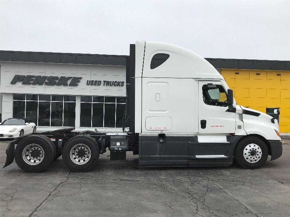 Sleeper Tractor-Heavy Duty Tractors-Freightliner-2021-T12664ST-Kansas City-MO-569,515\n\t\tmiles-$ 64,250 - Image 8