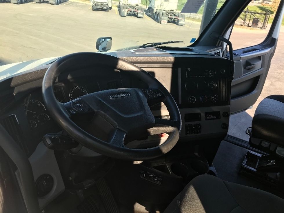 Sleeper Tractor-Heavy Duty Tractors-Freightliner-2021-T12664ST-Kansas City-MO-586,684\n\t\tmiles-$ 62,500 - Image 10