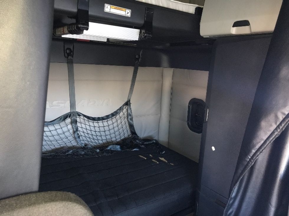 Sleeper Tractor-Heavy Duty Tractors-Freightliner-2021-T12664ST-Kansas City-MO-586,684\n\t\tmiles-$ 62,500 - Image 16