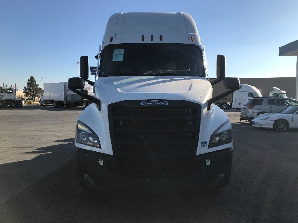 Sleeper Tractor-Heavy Duty Tractors-Freightliner-2021-T12664ST-Kansas City-MO-586,684\n\t\tmiles-$ 62,500 - Image 2