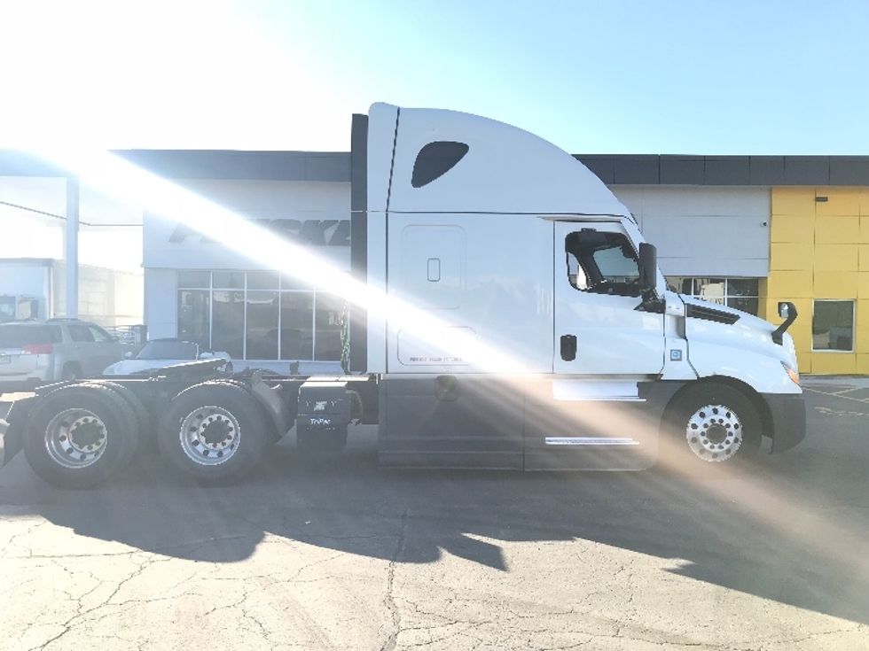 Sleeper Tractor-Heavy Duty Tractors-Freightliner-2021-T12664ST-Kansas City-MO-586,684\n\t\tmiles-$ 62,500 - Image 8