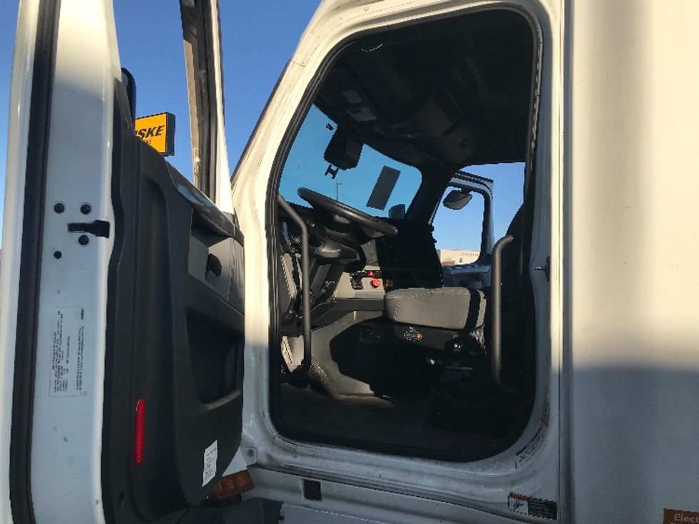 Sleeper Tractor-Heavy Duty Tractors-Freightliner-2021-T12664ST-Kansas City-MO-586,684\n\t\tmiles-$ 62,500 - Image 9