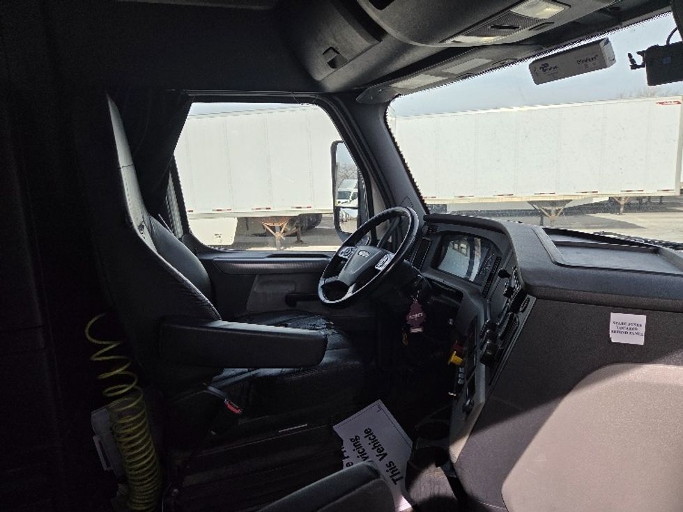 Sleeper Tractor-Heavy Duty Tractors-Freightliner-2021-T12664ST-Kansas City-MO-607,996\n\t\tmiles-$ 55,250 - Image 15