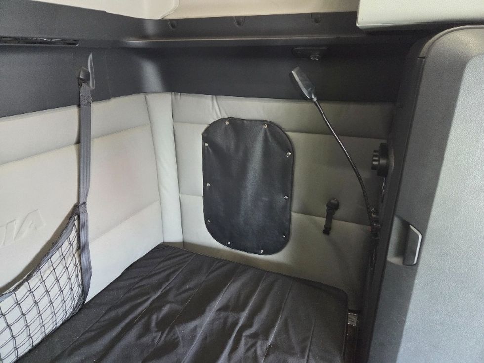 Sleeper Tractor-Heavy Duty Tractors-Freightliner-2021-T12664ST-Kansas City-MO-607,996\n\t\tmiles-$ 55,250 - Image 17