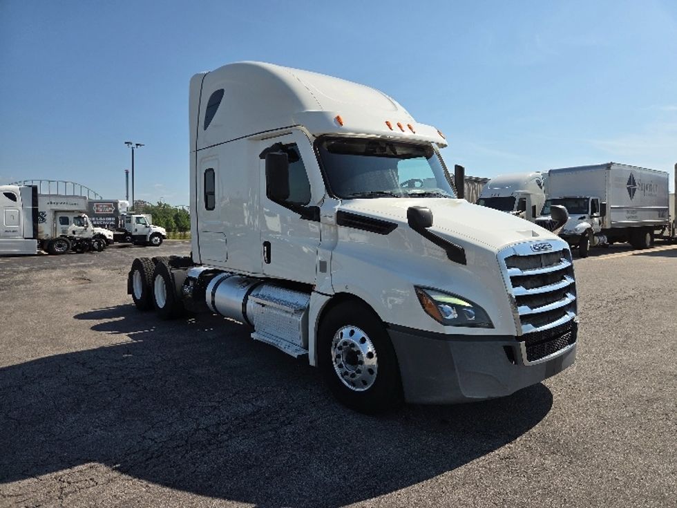 Sleeper Tractor-Heavy Duty Tractors-Freightliner-2021-T12664ST-Kansas City-MO-615,465\n\t\tmiles-$ 56,750 - Image 1
