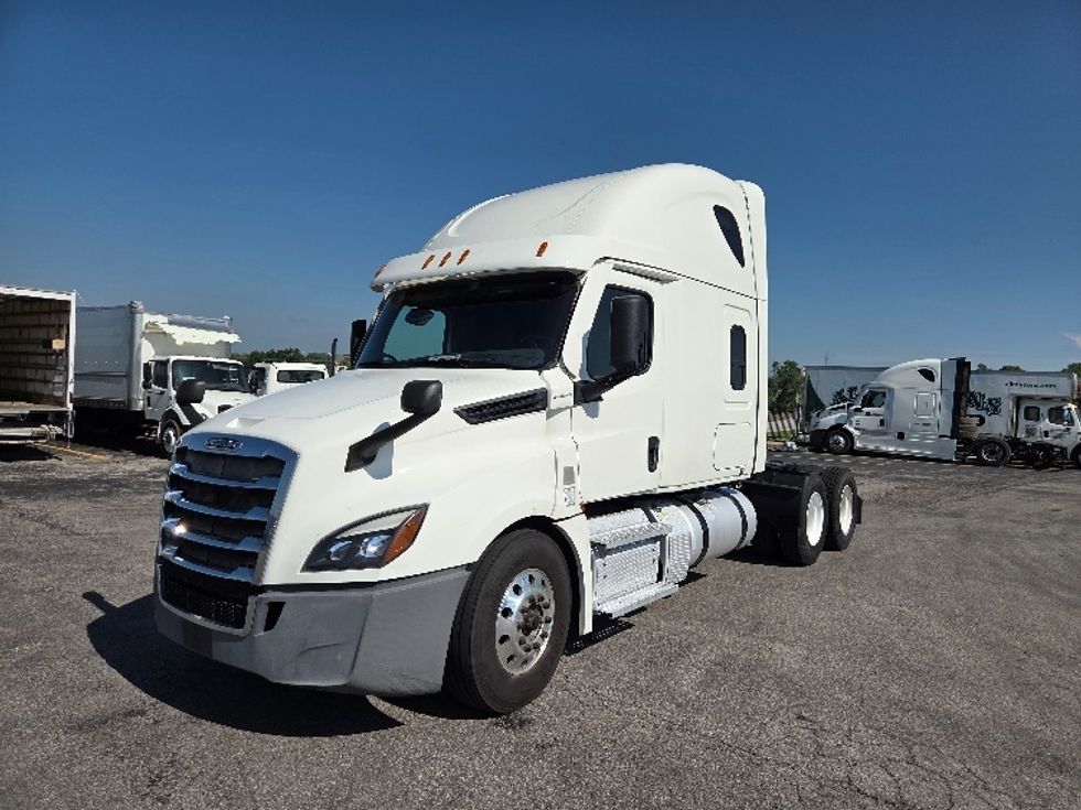 Sleeper Tractor-Heavy Duty Tractors-Freightliner-2021-T12664ST-Kansas City-MO-615,465\n\t\tmiles-$ 56,750 - Image 3