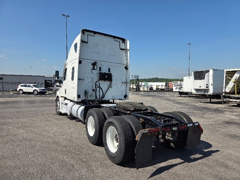 Sleeper Tractor-Heavy Duty Tractors-Freightliner-2021-T12664ST-Kansas City-MO-615,465\n\t\tmiles-$ 56,750 - Image 5