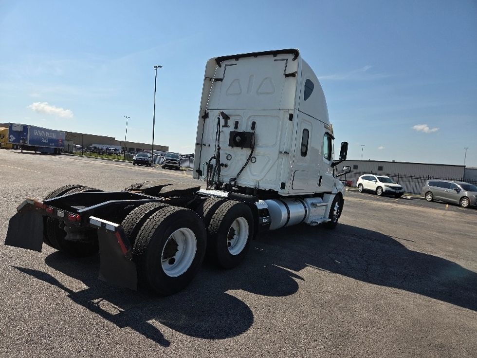 Sleeper Tractor-Heavy Duty Tractors-Freightliner-2021-T12664ST-Kansas City-MO-615,465\n\t\tmiles-$ 56,750 - Image 7