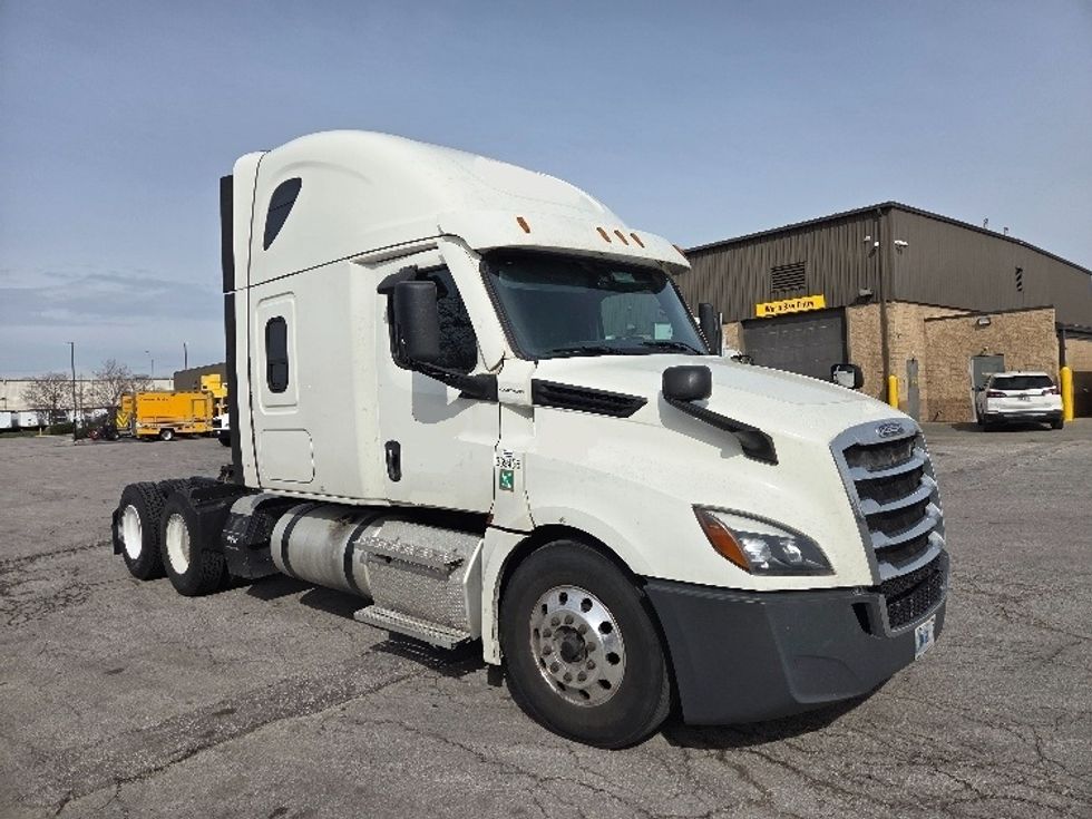 Sleeper Tractor-Heavy Duty Tractors-Freightliner-2021-T12664ST-Kansas City-MO-626,756\n\t\tmiles-$ 52,500 - Image 1