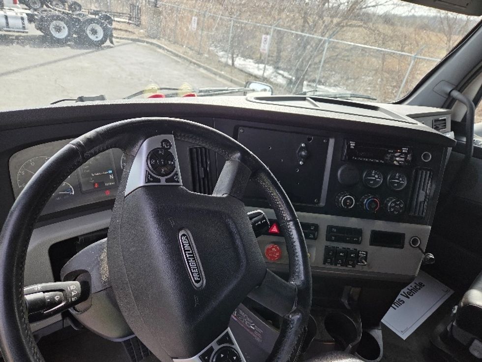 Sleeper Tractor-Heavy Duty Tractors-Freightliner-2021-T12664ST-Kansas City-MO-626,756\n\t\tmiles-$ 52,500 - Image 11
