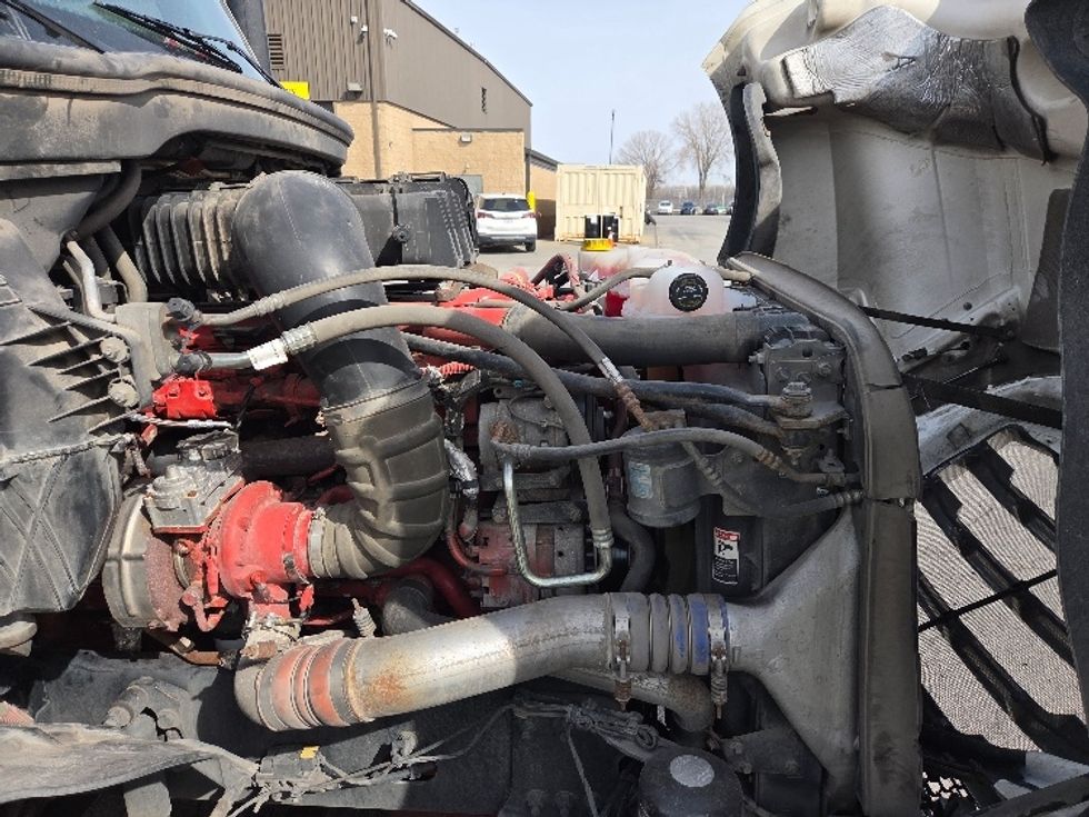 Sleeper Tractor-Heavy Duty Tractors-Freightliner-2021-T12664ST-Kansas City-MO-626,756\n\t\tmiles-$ 52,500 - Image 19