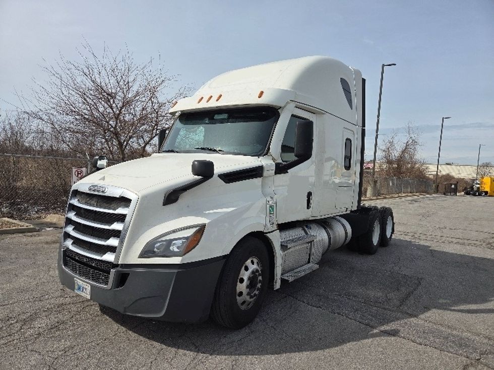 Sleeper Tractor-Heavy Duty Tractors-Freightliner-2021-T12664ST-Kansas City-MO-626,756\n\t\tmiles-$ 52,500 - Image 3