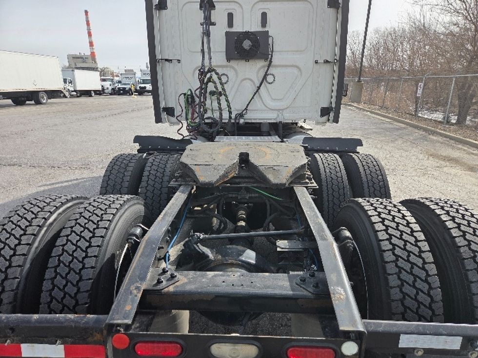 Sleeper Tractor-Heavy Duty Tractors-Freightliner-2021-T12664ST-Kansas City-MO-626,756\n\t\tmiles-$ 52,500 - Image 6