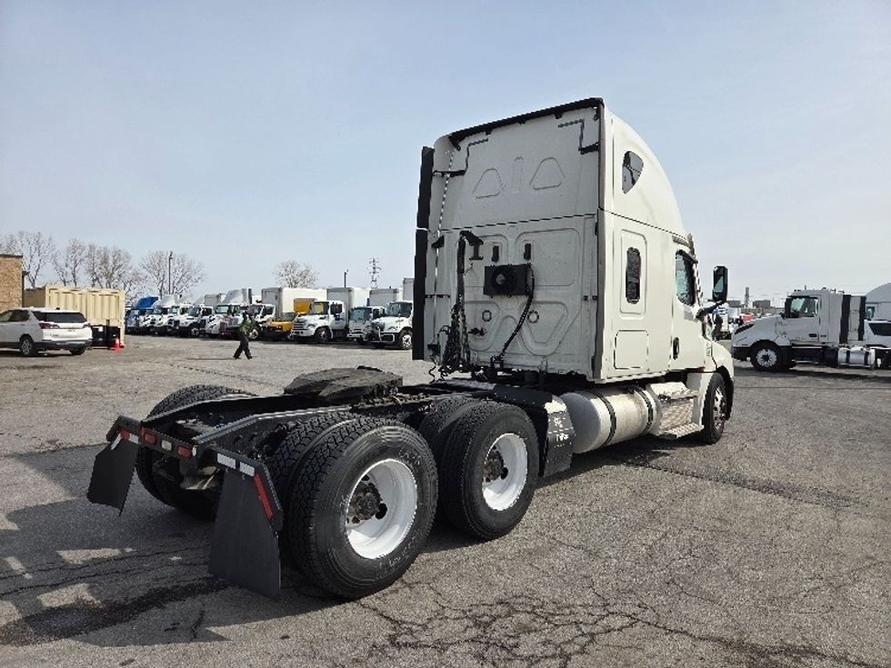 Sleeper Tractor-Heavy Duty Tractors-Freightliner-2021-T12664ST-Kansas City-MO-626,756\n\t\tmiles-$ 52,500 - Image 7
