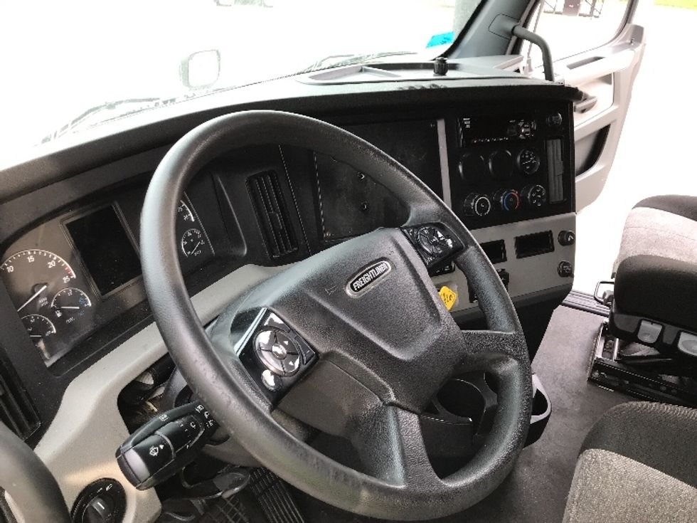 Sleeper Tractor-Heavy Duty Tractors-Freightliner-2021-T12664ST-Kansas City-MO-627,460\n\t\tmiles-$ 58,750 - Image 10