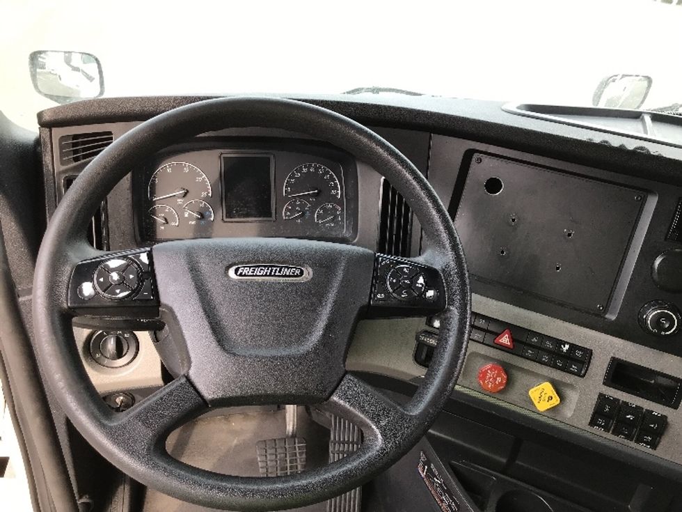 Sleeper Tractor-Heavy Duty Tractors-Freightliner-2021-T12664ST-Kansas City-MO-627,460\n\t\tmiles-$ 58,750 - Image 11