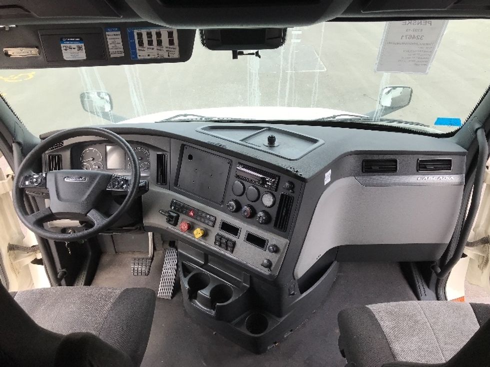 Sleeper Tractor-Heavy Duty Tractors-Freightliner-2021-T12664ST-Kansas City-MO-627,460\n\t\tmiles-$ 58,750 - Image 12