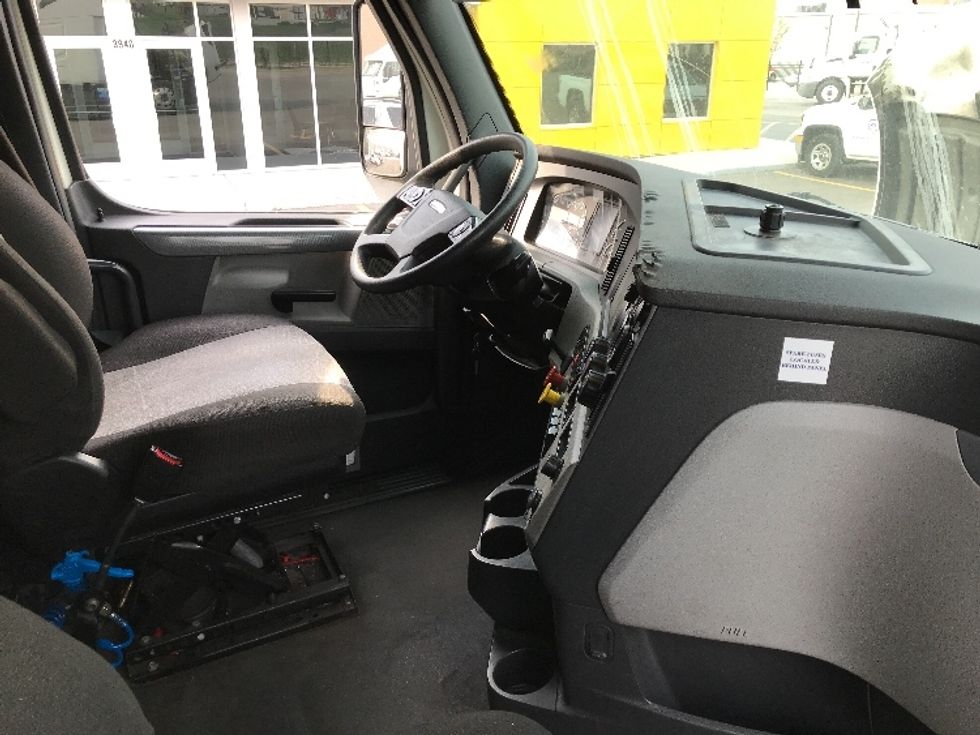 Sleeper Tractor-Heavy Duty Tractors-Freightliner-2021-T12664ST-Kansas City-MO-627,460\n\t\tmiles-$ 58,750 - Image 15