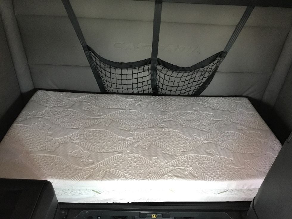 Sleeper Tractor-Heavy Duty Tractors-Freightliner-2021-T12664ST-Kansas City-MO-627,460\n\t\tmiles-$ 58,750 - Image 17