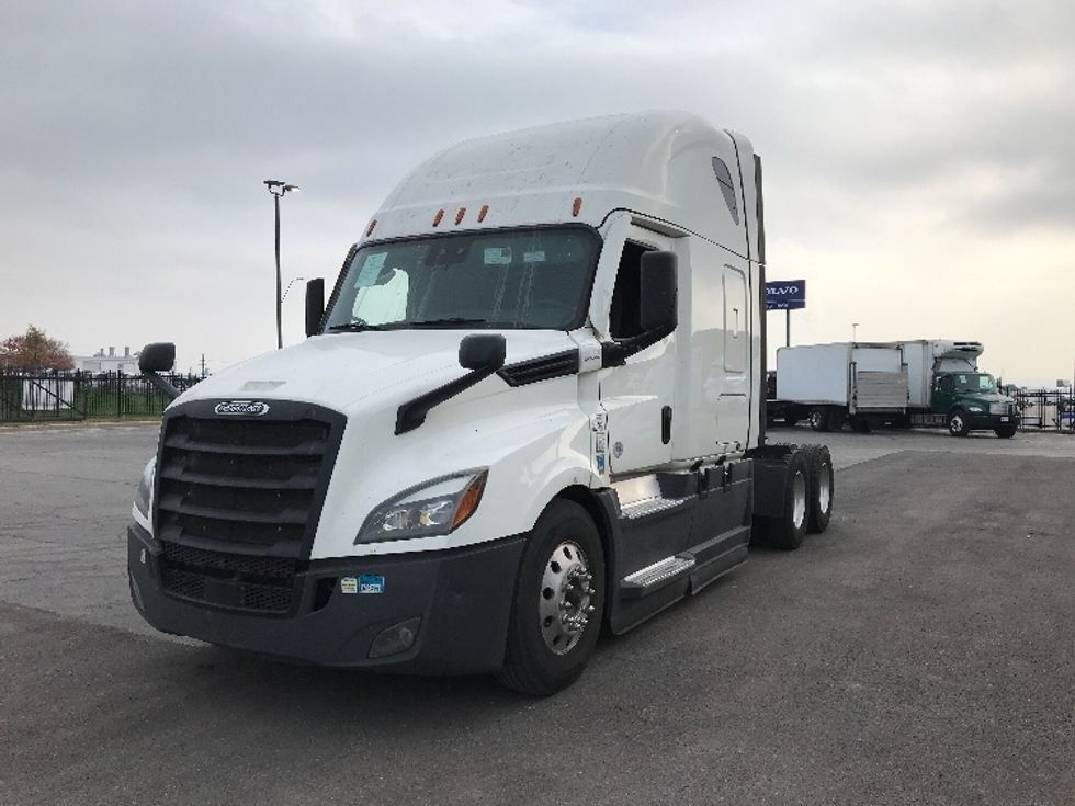 2021 Freightliner Cascadia 126" Sleeper Cab photo 2