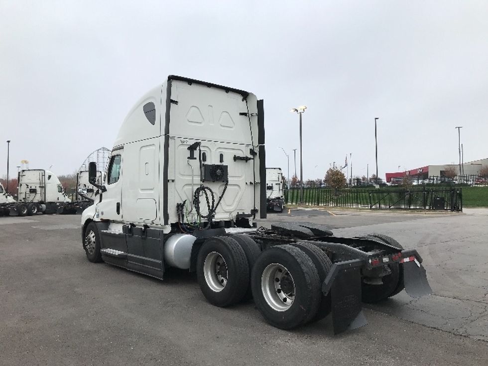 2021 Freightliner Cascadia 126" Sleeper Cab photo 4