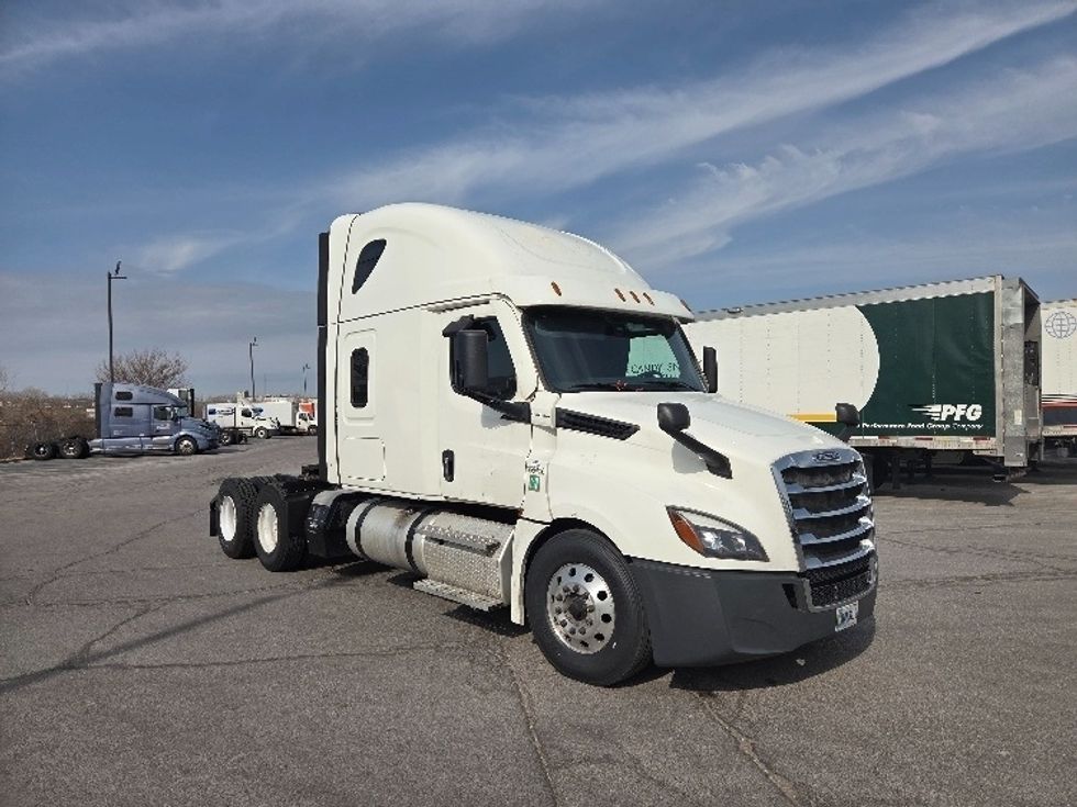 Sleeper Tractor-Heavy Duty Tractors-Freightliner-2021-T12664ST-Kansas City-MO-657,130\n\t\tmiles-$ 48,500 - Image 1