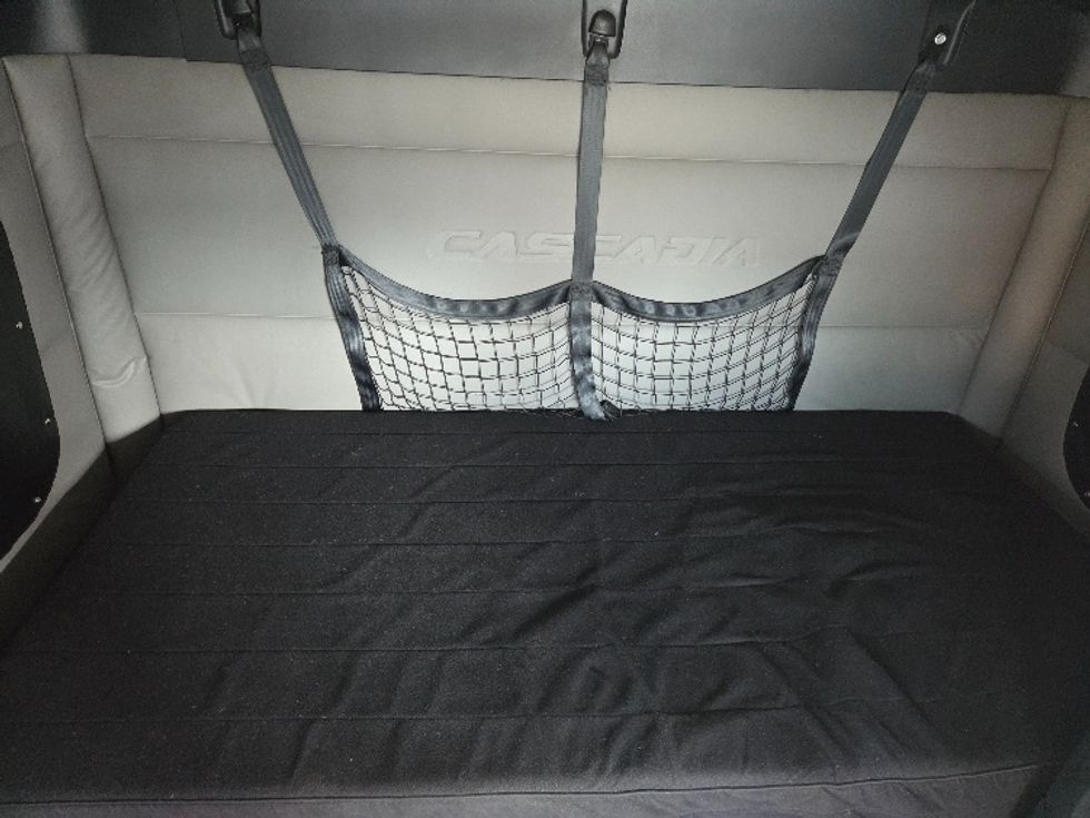 Sleeper Tractor-Heavy Duty Tractors-Freightliner-2021-T12664ST-Kansas City-MO-657,130\n\t\tmiles-$ 48,500 - Image 16