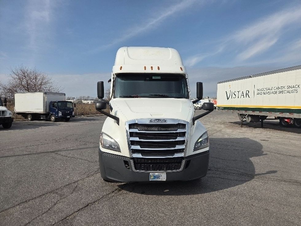Sleeper Tractor-Heavy Duty Tractors-Freightliner-2021-T12664ST-Kansas City-MO-657,130\n\t\tmiles-$ 48,500 - Image 2