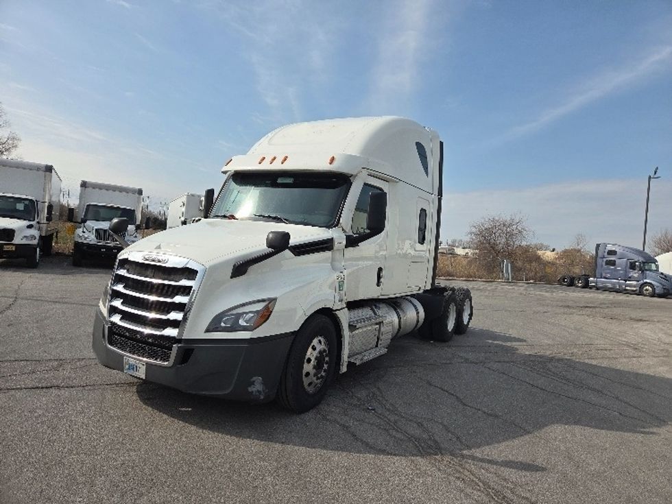 Sleeper Tractor-Heavy Duty Tractors-Freightliner-2021-T12664ST-Kansas City-MO-657,130\n\t\tmiles-$ 48,500 - Image 3