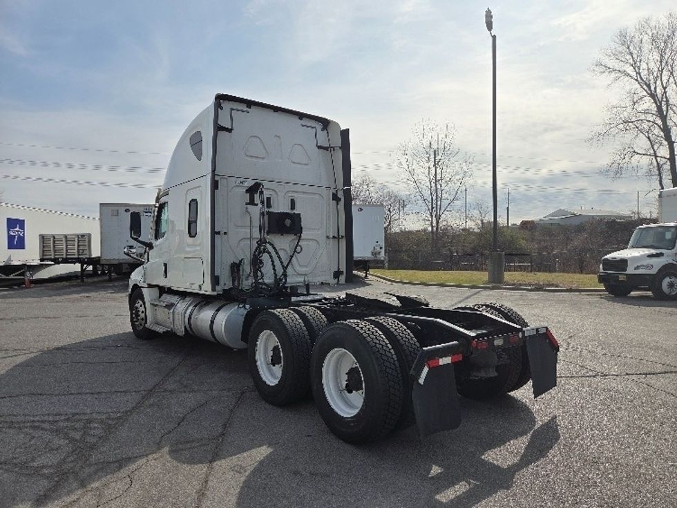 Sleeper Tractor-Heavy Duty Tractors-Freightliner-2021-T12664ST-Kansas City-MO-657,130\n\t\tmiles-$ 48,500 - Image 5