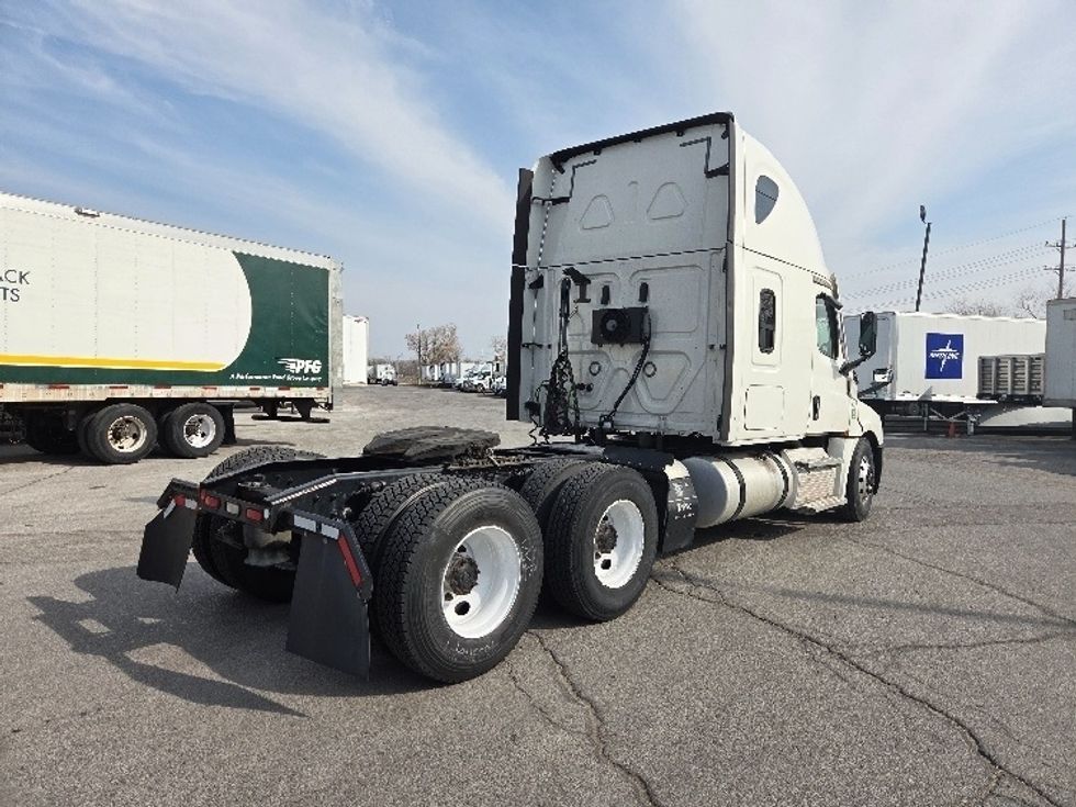 Sleeper Tractor-Heavy Duty Tractors-Freightliner-2021-T12664ST-Kansas City-MO-657,130\n\t\tmiles-$ 48,500 - Image 7