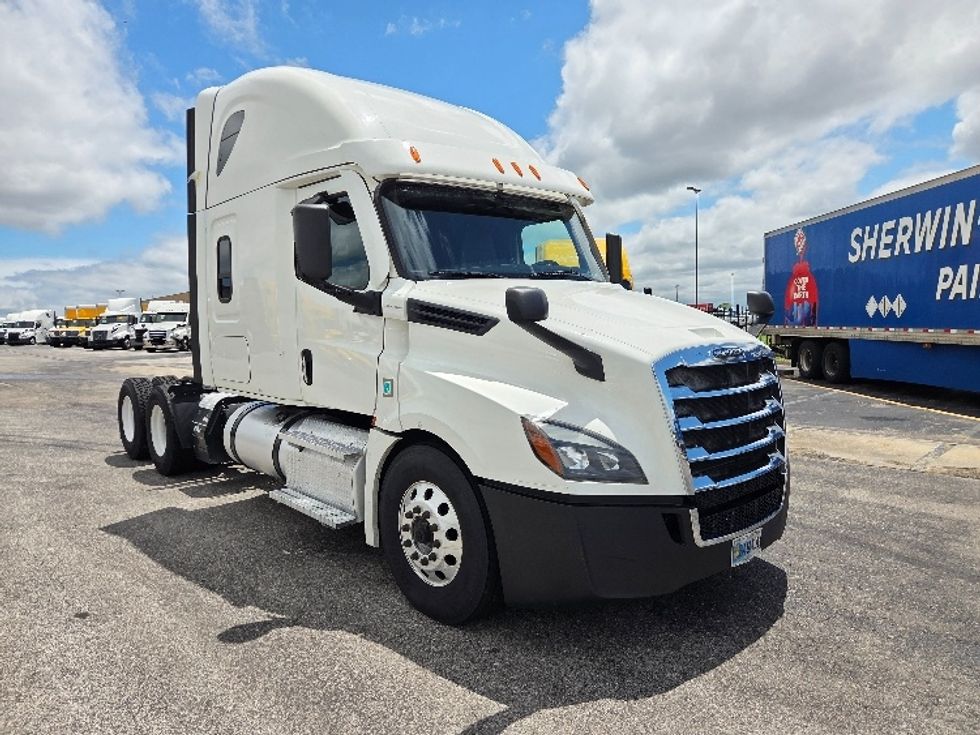 Sleeper Tractor-Heavy Duty Tractors-Freightliner-2021-T12664ST-Kansas City-MO-676,061\n\t\tmiles-$ 51,500 - Image 1