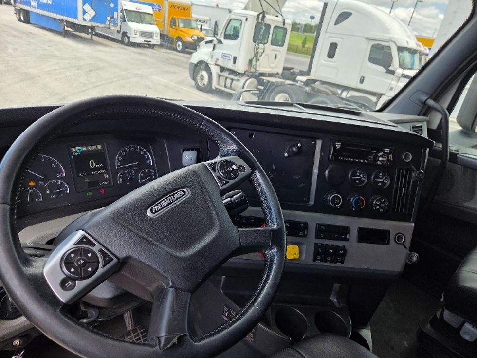 Sleeper Tractor-Heavy Duty Tractors-Freightliner-2021-T12664ST-Kansas City-MO-676,061\n\t\tmiles-$ 51,500 - Image 11
