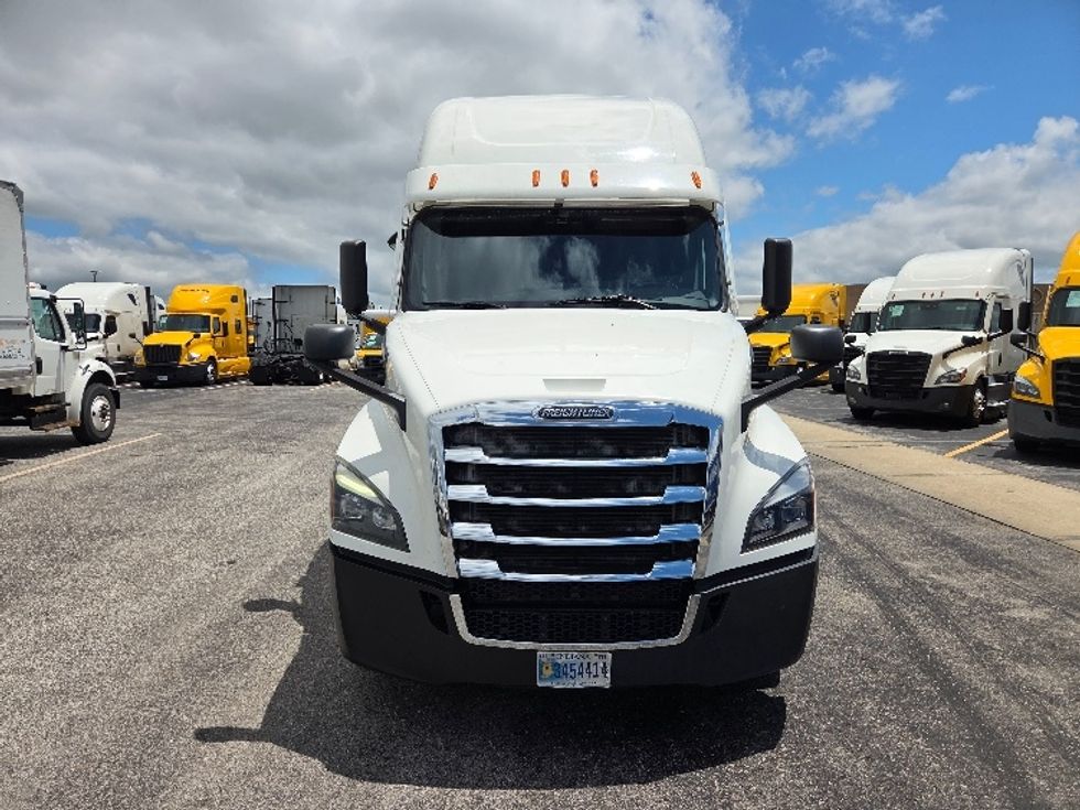 Sleeper Tractor-Heavy Duty Tractors-Freightliner-2021-T12664ST-Kansas City-MO-676,061\n\t\tmiles-$ 51,500 - Image 2