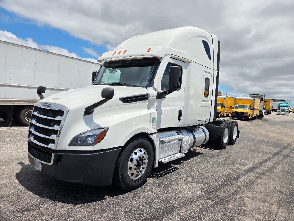 Sleeper Tractor-Heavy Duty Tractors-Freightliner-2021-T12664ST-Kansas City-MO-676,061\n\t\tmiles-$ 51,500 - Image 3