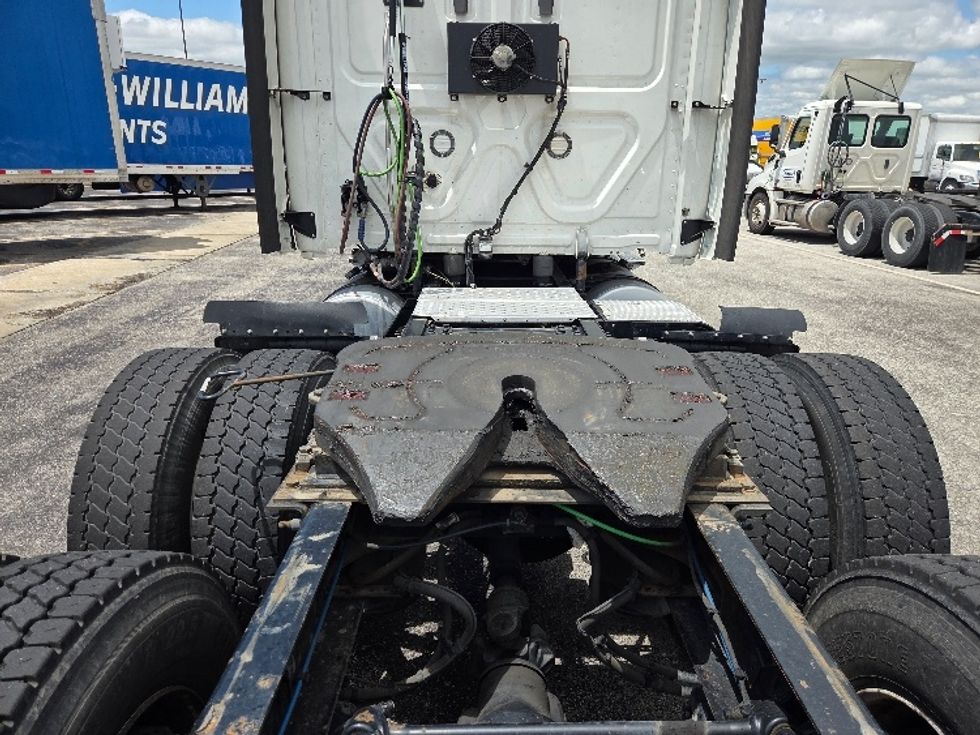 Sleeper Tractor-Heavy Duty Tractors-Freightliner-2021-T12664ST-Kansas City-MO-676,061\n\t\tmiles-$ 51,500 - Image 6