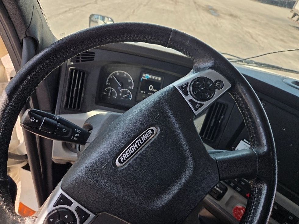 Sleeper Tractor-Heavy Duty Tractors-Freightliner-2021-T12664ST-Kansas City-MO-699,174\n\t\tmiles-$ 48,750 - Image 11