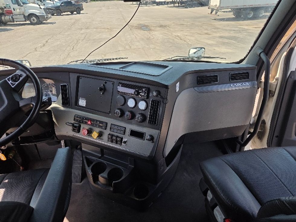 Sleeper Tractor-Heavy Duty Tractors-Freightliner-2021-T12664ST-Kansas City-MO-699,174\n\t\tmiles-$ 48,750 - Image 12