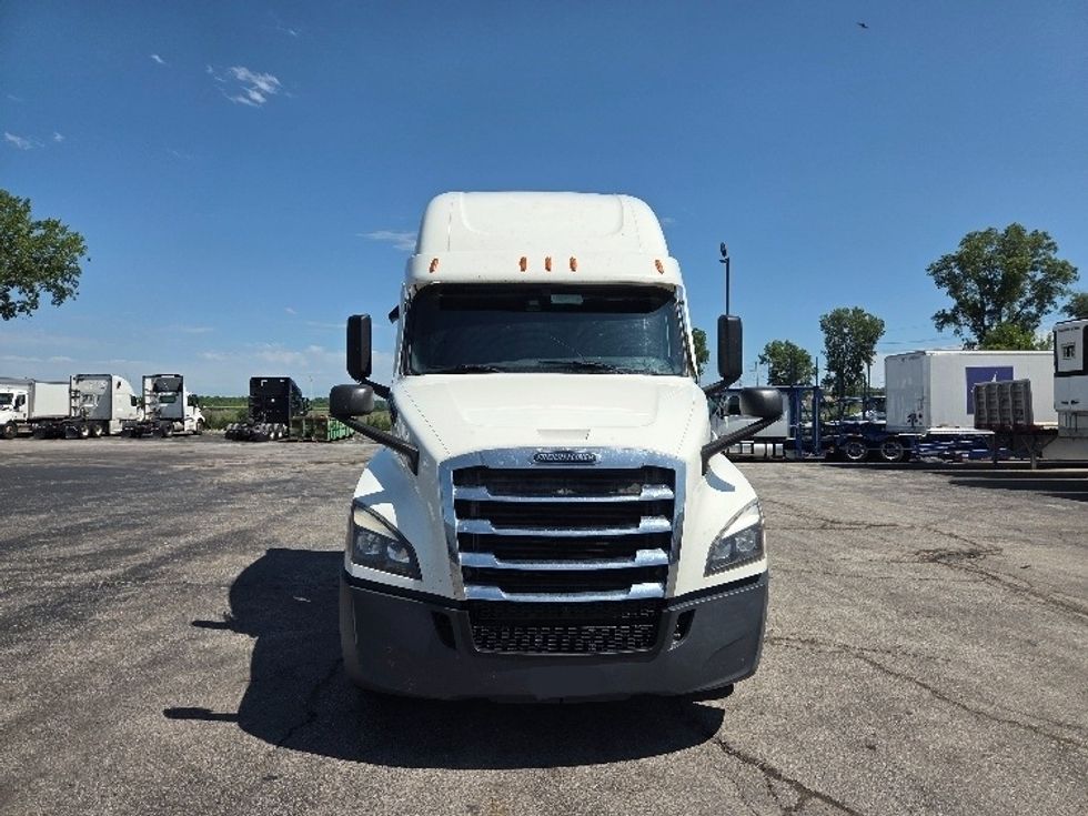 Sleeper Tractor-Heavy Duty Tractors-Freightliner-2021-T12664ST-Kansas City-MO-699,174\n\t\tmiles-$ 48,750 - Image 2