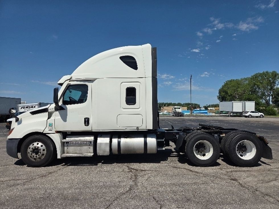Sleeper Tractor-Heavy Duty Tractors-Freightliner-2021-T12664ST-Kansas City-MO-699,174\n\t\tmiles-$ 48,750 - Image 4