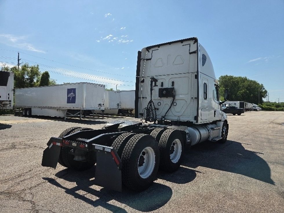 Sleeper Tractor-Heavy Duty Tractors-Freightliner-2021-T12664ST-Kansas City-MO-699,174\n\t\tmiles-$ 48,750 - Image 7