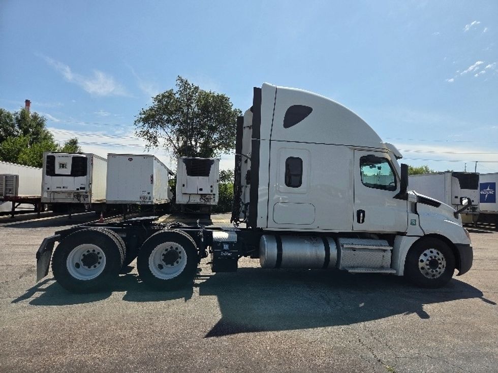 Sleeper Tractor-Heavy Duty Tractors-Freightliner-2021-T12664ST-Kansas City-MO-699,174\n\t\tmiles-$ 48,750 - Image 8