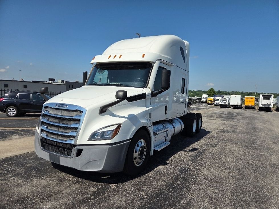 Sleeper Tractor-Heavy Duty Tractors-Freightliner-2021-T12664ST-Kansas City-MO-704,907\n\t\tmiles-$ 49,500 - Image 3