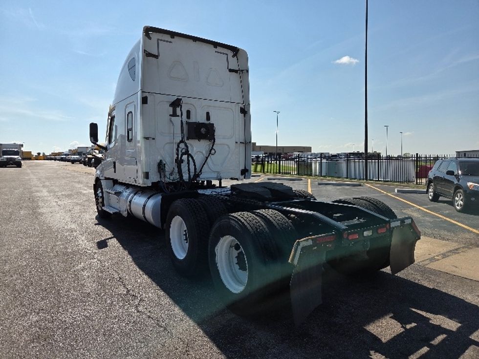 Sleeper Tractor-Heavy Duty Tractors-Freightliner-2021-T12664ST-Kansas City-MO-704,907\n\t\tmiles-$ 49,500 - Image 5