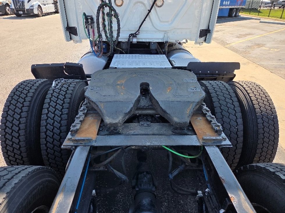 Sleeper Tractor-Heavy Duty Tractors-Freightliner-2021-T12664ST-Kansas City-MO-704,907\n\t\tmiles-$ 49,500 - Image 6