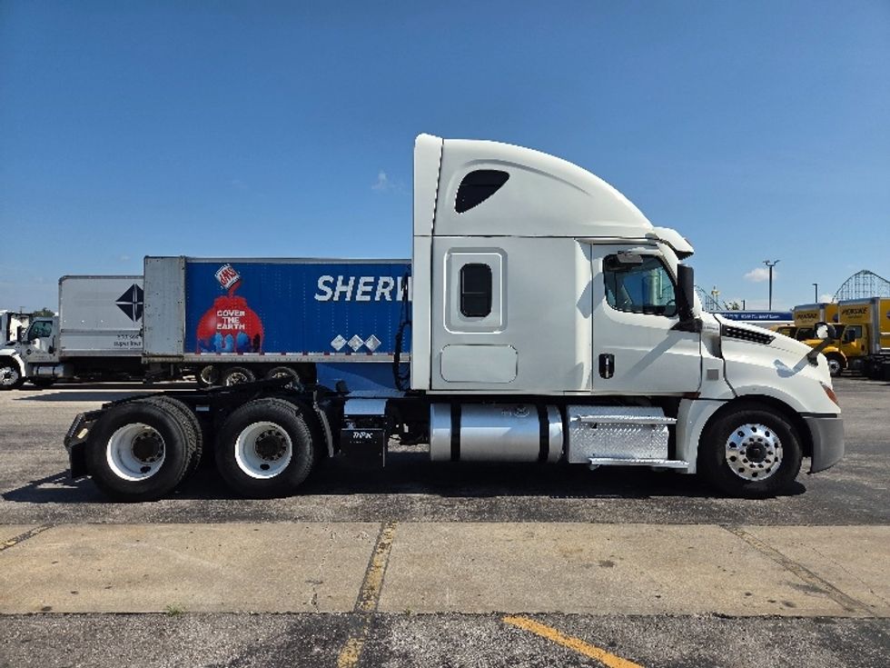 Sleeper Tractor-Heavy Duty Tractors-Freightliner-2021-T12664ST-Kansas City-MO-704,907\n\t\tmiles-$ 49,500 - Image 8
