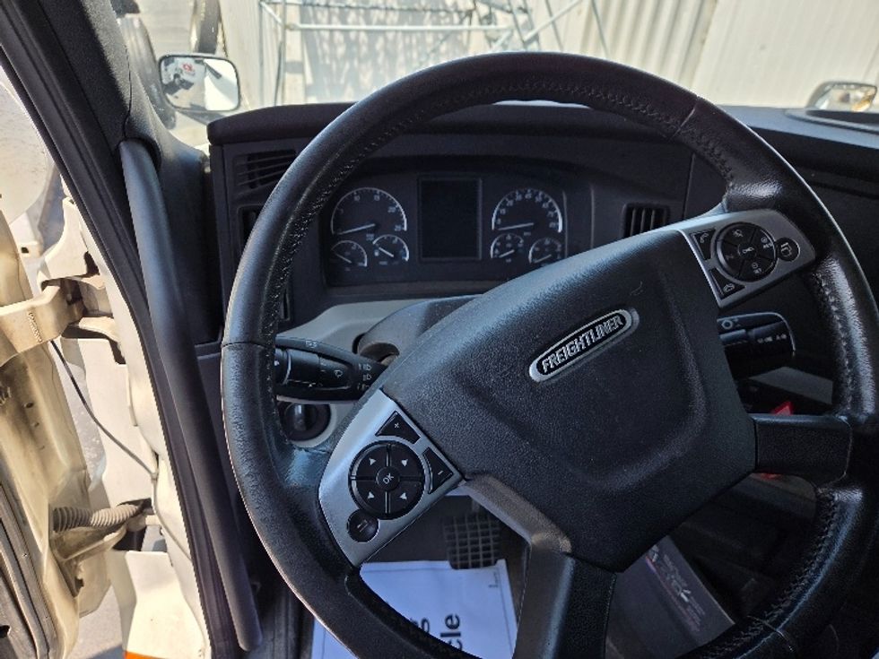 Sleeper Tractor-Heavy Duty Tractors-Freightliner-2021-T12664ST-Kansas City-MO-706,764\n\t\tmiles-$ 49,250 - Image 11