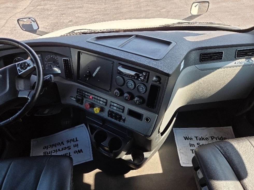 Sleeper Tractor-Heavy Duty Tractors-Freightliner-2021-T12664ST-Kansas City-MO-706,764\n\t\tmiles-$ 49,250 - Image 12
