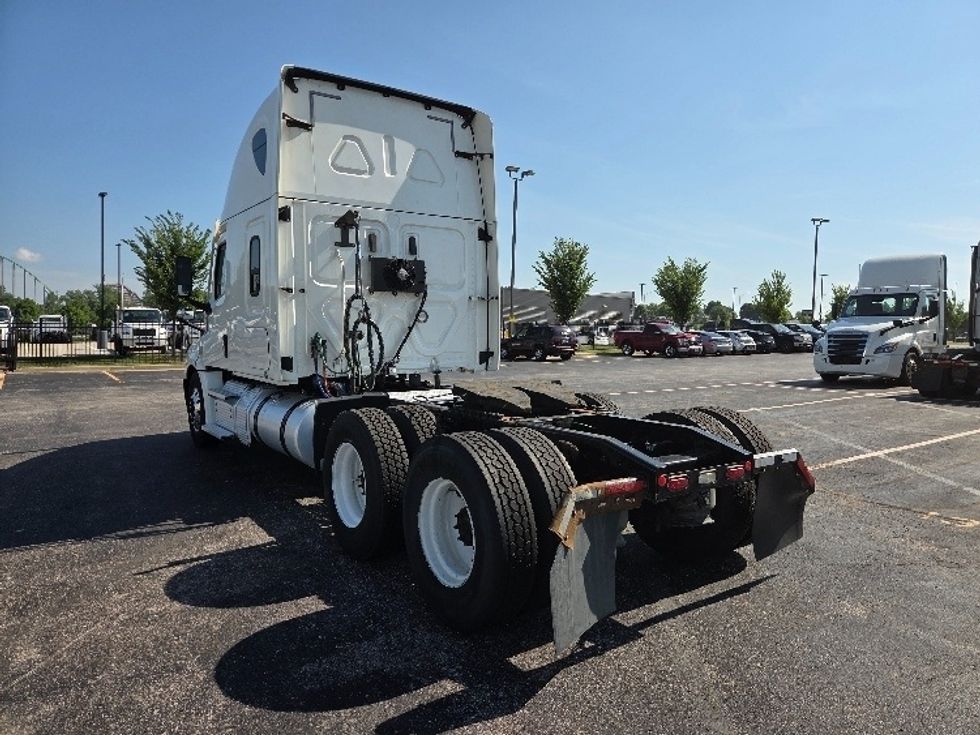 Sleeper Tractor-Heavy Duty Tractors-Freightliner-2021-T12664ST-Kansas City-MO-706,764\n\t\tmiles-$ 49,250 - Image 5