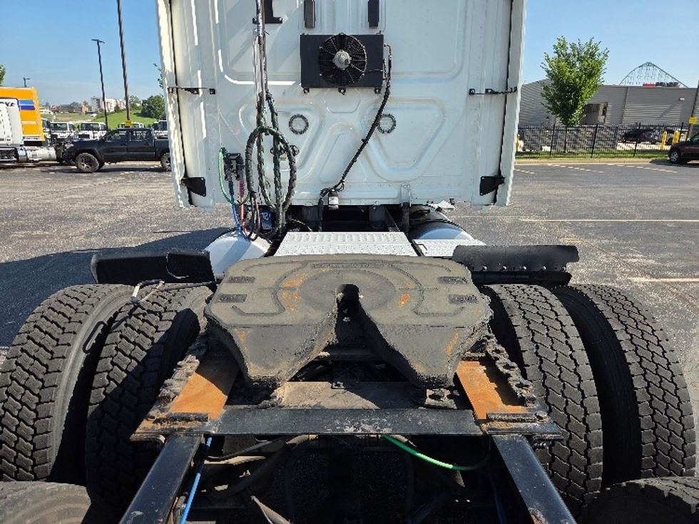 Sleeper Tractor-Heavy Duty Tractors-Freightliner-2021-T12664ST-Kansas City-MO-706,764\n\t\tmiles-$ 49,250 - Image 6
